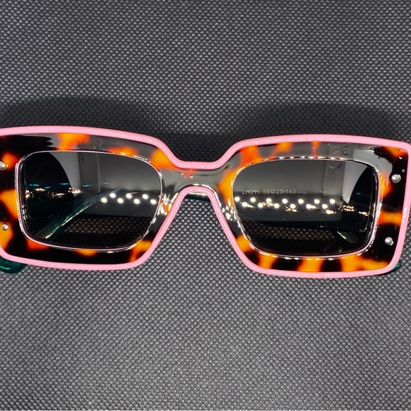 Pink Cheetah Print Oversized Sunglasses | Cat Eye Sunglasses in Green & Brown - Picture 3 of 5